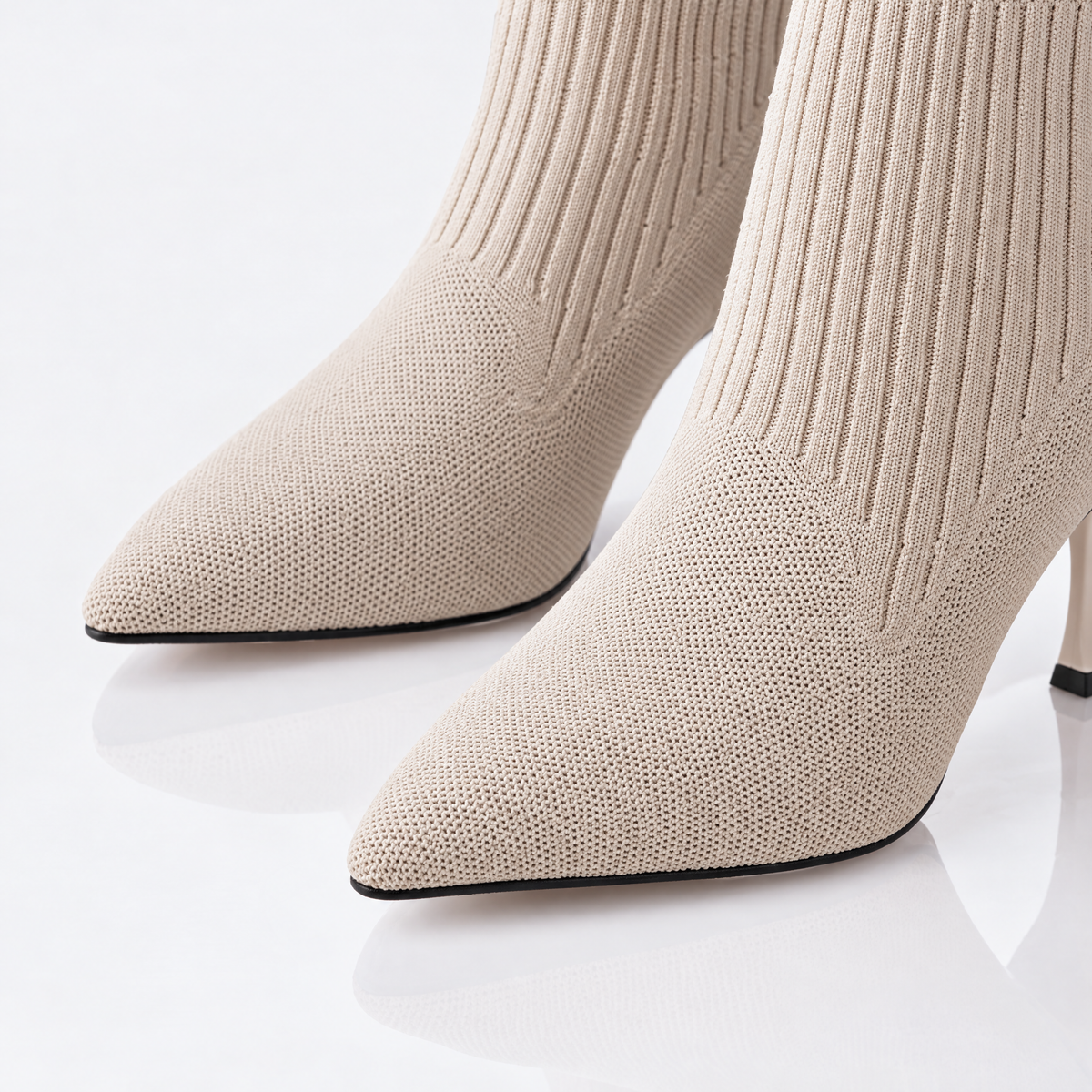 Pointed toe knit detail