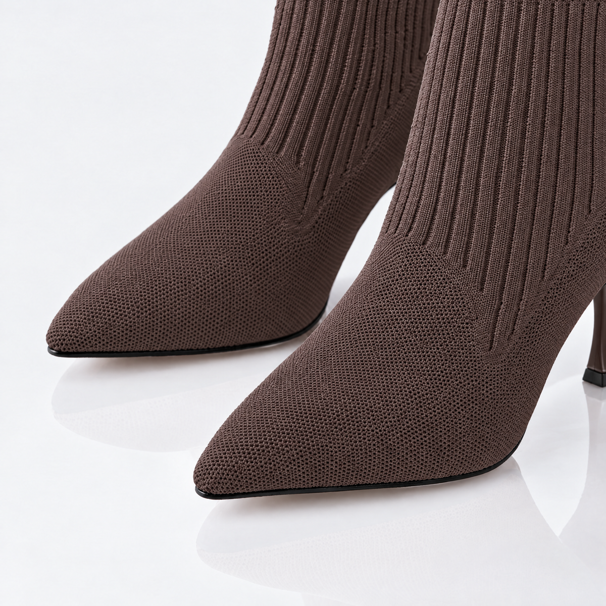 Pointed toe knit detail